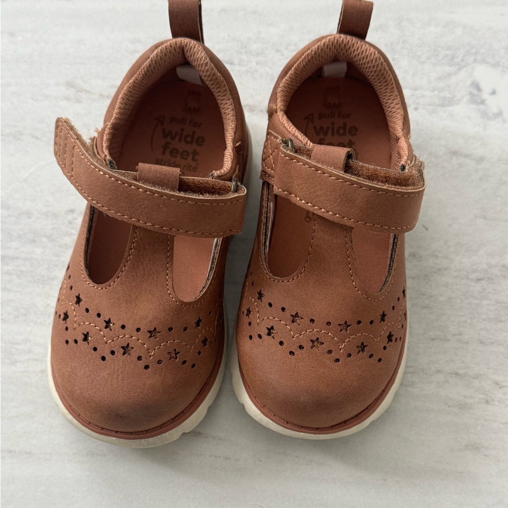 Stride Rite 360 T-Strap Kids Mary Jane Shoes in Tan Brown